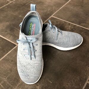 Women’s Sketchers light green casual shoe
